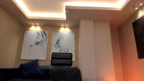 Dominique online show from March 9, 2:50 am