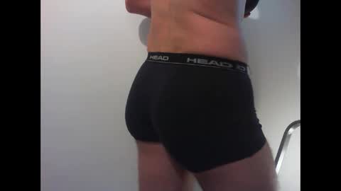 Snapshot of donker85 chatting on October 17, 9:52 pm Donker85 online show from October 17, 9:52 pm