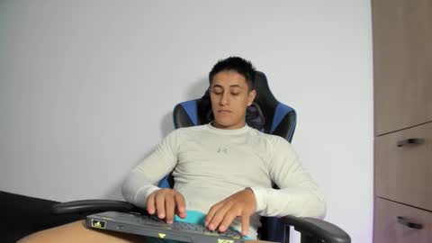 dorman_boy online show from March 2, 3:11 am