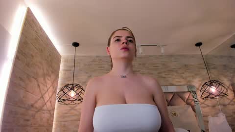 Snapshot of dorothy_vegga chatting on February 14, 12:41 am DOROTHY online show from February 14, 12:41 am