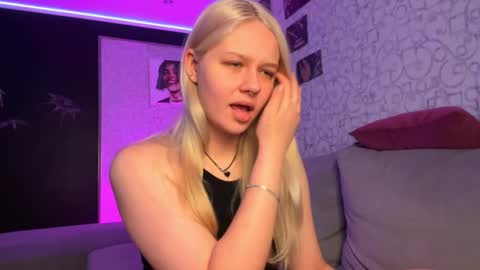 Snapshot of dory_liss chatting on October 23, 12:17 pm dory_liss online show from October 23, 12:17 pm