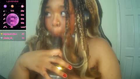 DeeDee online show from June 19, 11:27 am