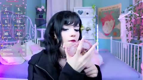 Draculaura online show from February 12, 7:02 pm