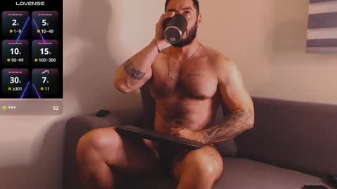 Snapshot of drake_cole11 chatting on October 18, 1:43 am drake_cole11 online show from October 18, 1:43 am