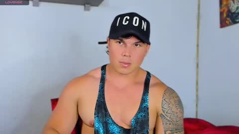 Snapshot of drake_xion1 chatting on February 14, 9:43 pm drake_xion1 online show from February 14, 9:43 pm