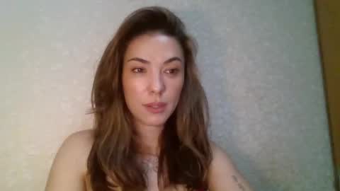 dream_petal_ online show from April 23, 3:46 pm