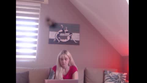 A girl online show from September 12, 7:21 am