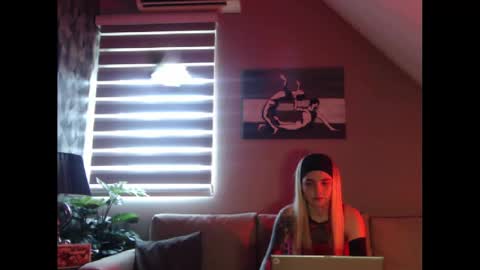 A girl online show from February 12, 7:55 am