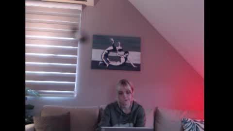 A girl online show from October 15, 7:32 am