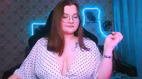 dreamforyoue2 online show from February 25, 8:45 pm