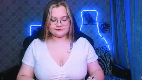 dreamforyoue2 online show from April 16, 8:09 pm