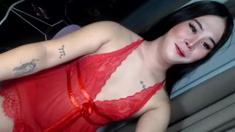 Snapshot of dreammegan chatting on December 15, 6:59 pm Stacy DONT FORGET TO FOLLOW ME AND THUMBS UP my wife samgrg2 online show from December 15, 6:59 pm
