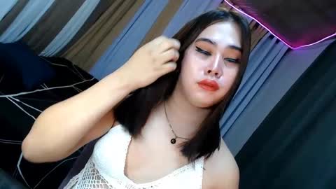 Snapshot of dreammegan chatting on February 3, 10:21 pm Stacy DONT FORGET TO FOLLOW ME AND THUMBS UP my wife samgrg2 online show from February 3, 10:21 pm