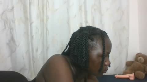 Snapshot of dreamylyne chatting on October 7, 3:24 am MERCY online show from October 7, 3:24 am