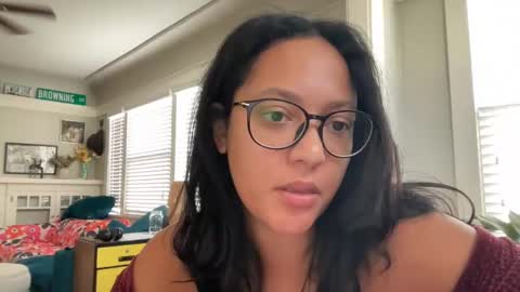 RIRI OR DREAMY online show from November 18, 4:10 pm