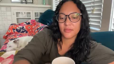 RIRI OR DREAMY online show from November 19, 4:17 pm