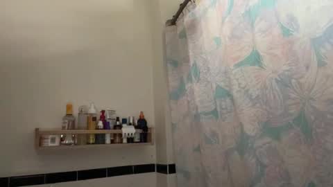 RIRI OR DREAMY online show from November 8, 5:27 pm