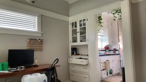 RIRI OR DREAMY online show from April 11, 9:08 pm