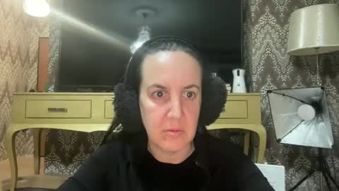 Dr. Resa online show from March 12, 6:00 pm