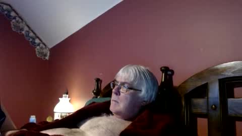 Snapshot of dug38 chatting on February 24, 2:08 am Doug online show from February 24, 2:08 am