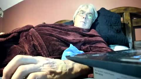 Snapshot of dug38 chatting on October 4, 1:58 am Doug online show from October 4, 1:58 am