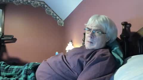 Snapshot of dug38 chatting on October 19, 11:48 am Doug online show from October 19, 11:48 am