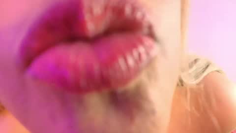 Dulce  online show from September 26, 3:31 pm