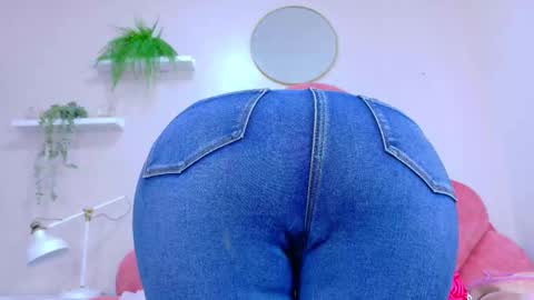 DULCE AURORA online show from December 5, 8:06 pm