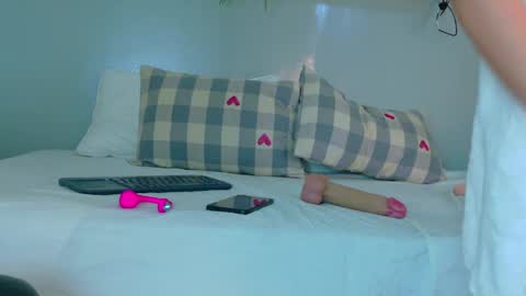 Dulce Sexy  online show from June 4, 8:04 pm