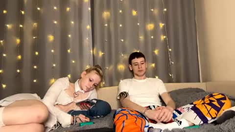 David and Stella online show from April 29, 5:51 pm