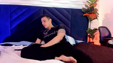 Dustin Sonne online show from February 8, 4:27 am