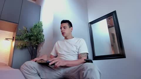 Snapshot of dustin_sonne chatting on February 11, 6:30 am Dustin Sonne online show from February 11, 6:30 am