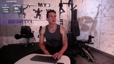Snapshot of dustin_sonne chatting on February 17, 3:15 am Dustin Sonne online show from February 17, 3:15 am