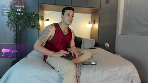 Snapshot of dustin_sonne chatting on February 15, 1:53 am Dustin Sonne online show from February 15, 1:53 am
