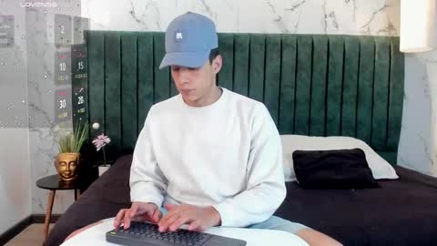 Snapshot of dustin_sonne chatting on February 14, 3:22 am Dustin Sonne online show from February 14, 3:22 am