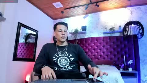 Dustin Sonne online show from May 30, 4:00 am
