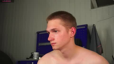 Snapshot of dustyn_fox chatting on October 9, 4:34 pm Dustyn online show from October 9, 4:34 pm