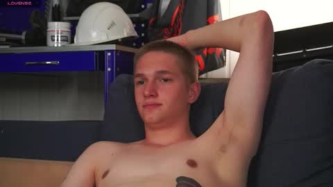 Snapshot of dustyn_fox chatting on September 28, 1:20 pm Dustyn online show from September 28, 1:20 pm