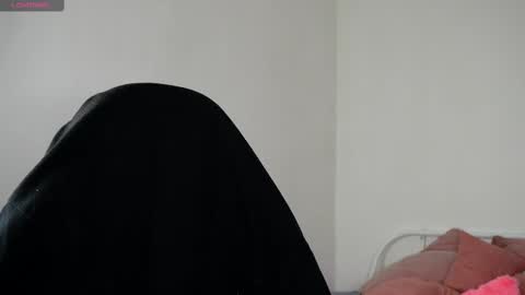 Snapshot of dustyn_fox chatting on February 19, 5:49 pm Dustyn online show from February 19, 5:49 pm
