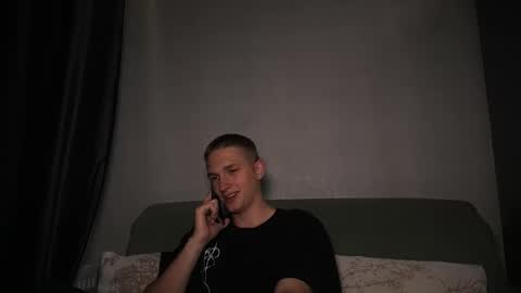 Snapshot of dustyn_fox chatting on September 15, 4:19 pm Dustyn online show from September 15, 4:19 pm