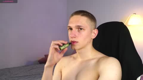 Snapshot of dustyn_fox chatting on February 20, 5:30 pm Dustyn online show from February 20, 5:30 pm