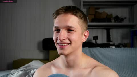 Snapshot of dustyn_fox chatting on February 6, 8:34 pm Dustyn online show from February 6, 8:34 pm