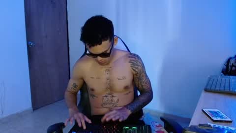 easy_money7777 online show from June 24, 9:11 pm