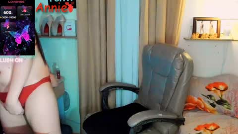 Annie online show from April 3, 9:16 am