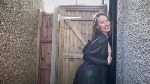 Nadia Ferreira  online show from February 28, 2:09 pm