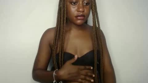 Snapshot of ebony_fatass chatting on September 8, 7:35 pm Ella online show from September 8, 7:35 pm