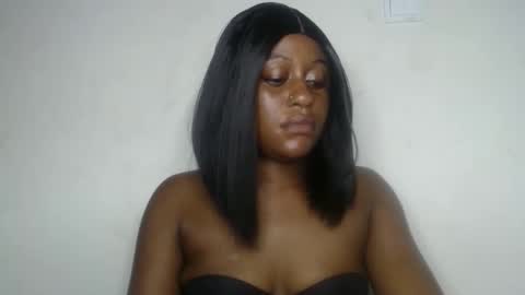 Snapshot of ebony_fatass chatting on October 4, 7:33 pm Ella online show from October 4, 7:33 pm