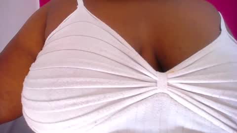 Snapshot of ebony_sugar_mommy chatting on December 29, 7:00 pm MILENA online show from December 29, 7:00 pm