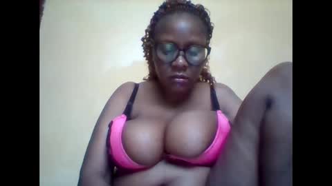 Snapshot of ebonybussy chatting on October 10, 9:15 am MAMITO online show from October 10, 9:15 am