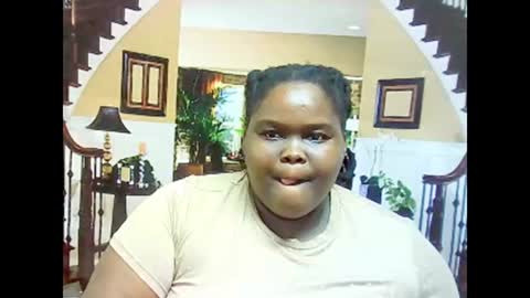 Snapshot of ebonyhotbuns4u2luv chatting on February 27, 10:22 am ebonyhotbuns4u2luv online show from February 27, 10:22 am